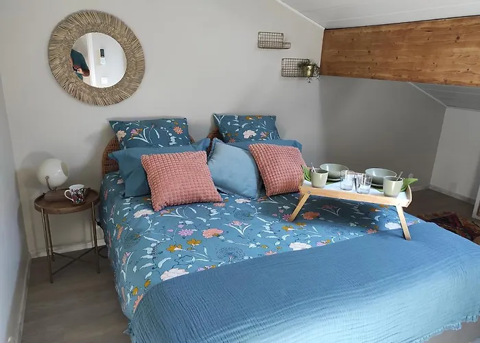 Campagne Et Jacuzzi ... C\'Est Cosy Le Bumble Bee !