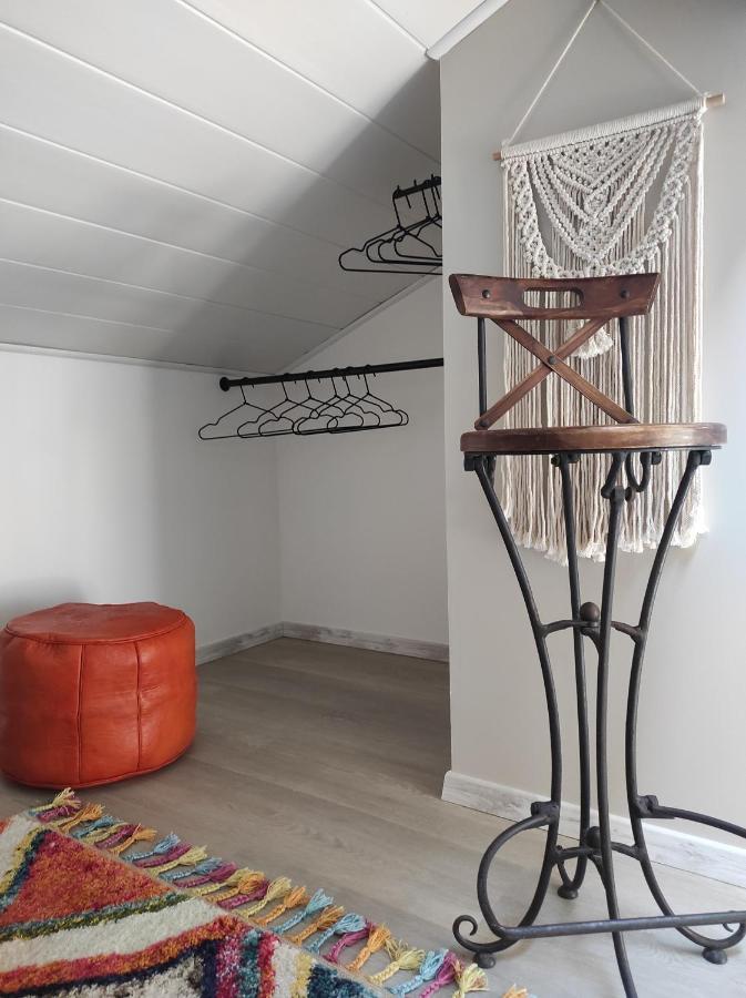 Campagne Et Jacuzzi ... C'est Cosy Le Bumble Bee ! Holiday home *